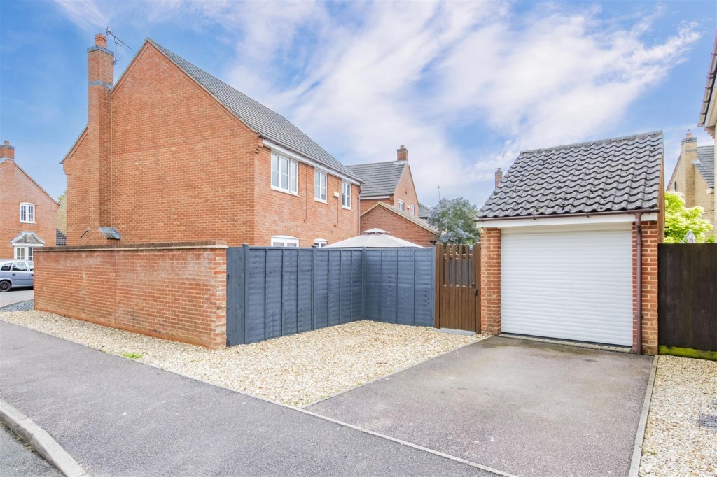 Images for Bestwood Close, Desborough, Kettering EAID:oscarjamesapi BID:2