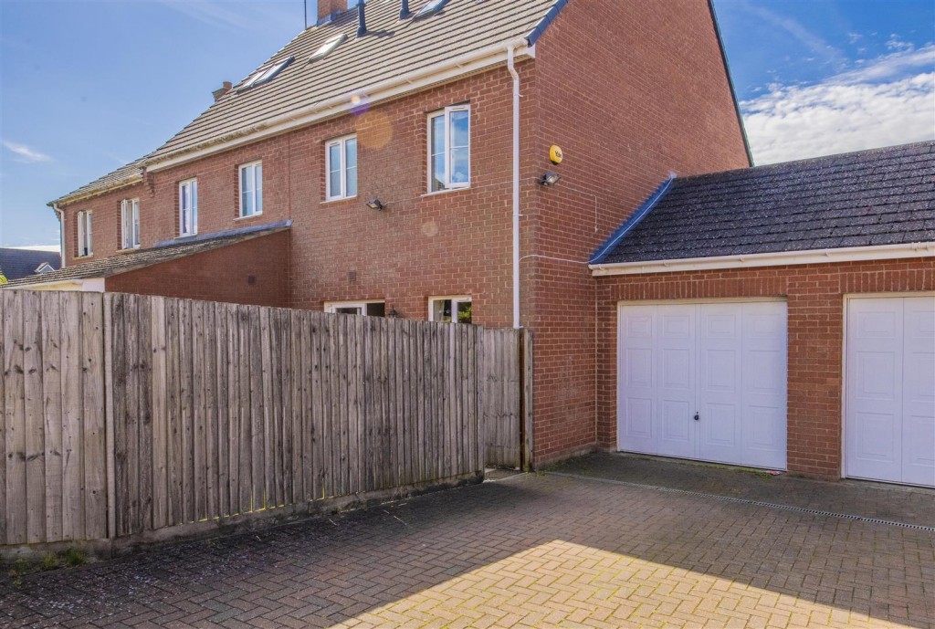 Images for Thistle Drive, Desborough, Kettering EAID:oscarjamesapi BID:2